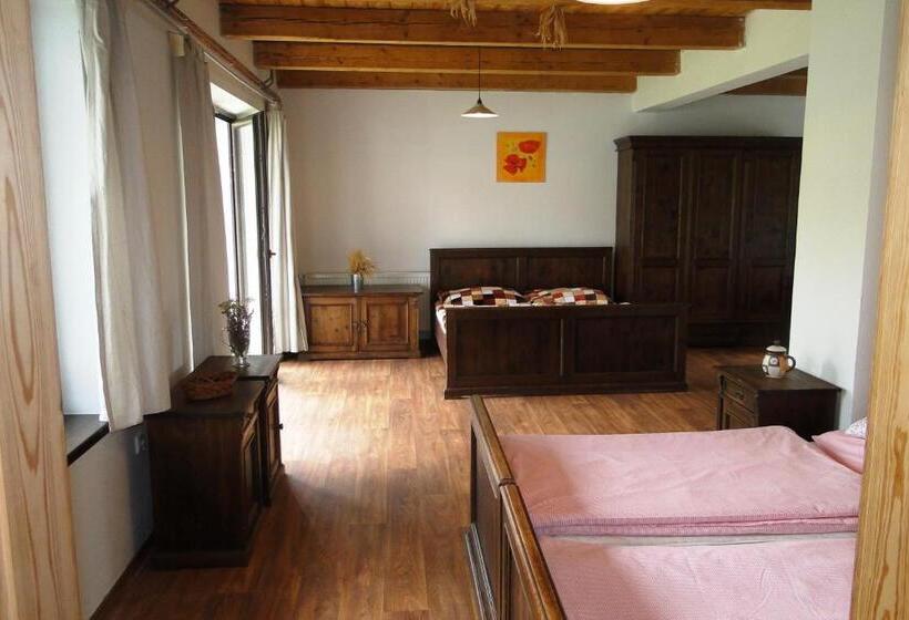 テラス付き１ベッドルームアパートメント, Tradiční Hostinec