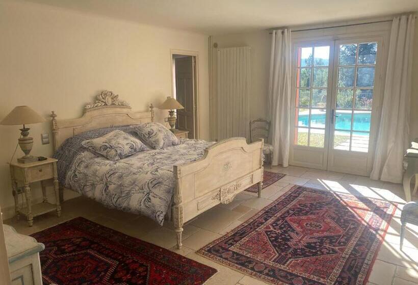 豪华房间, L’hacienda Francesa