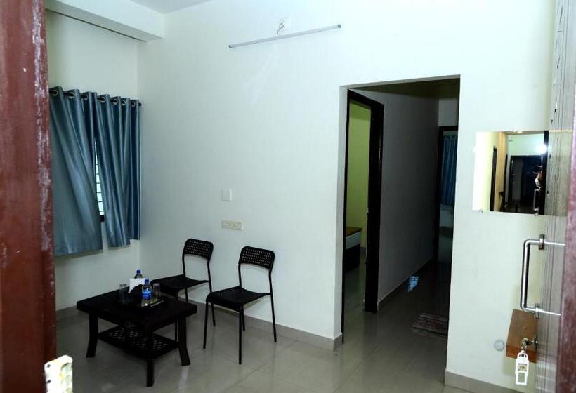 חדר משפחתי, Aradhya Inn Deralakatte