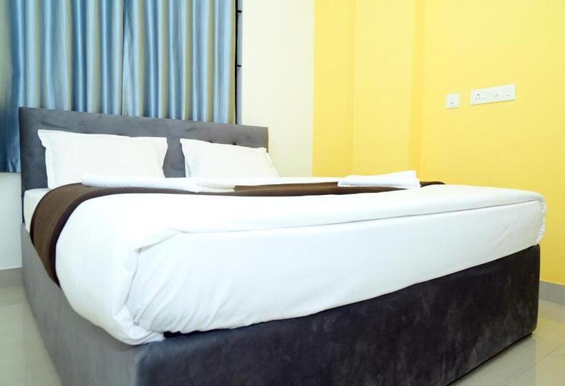 חדר משפחתי, Aradhya Inn Deralakatte