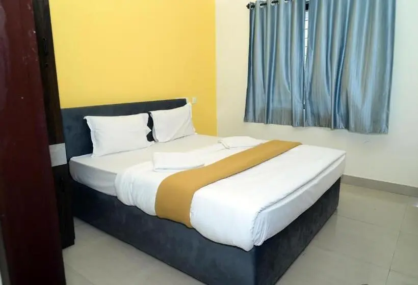 ファミリールーム, Aradhya Inn Deralakatte