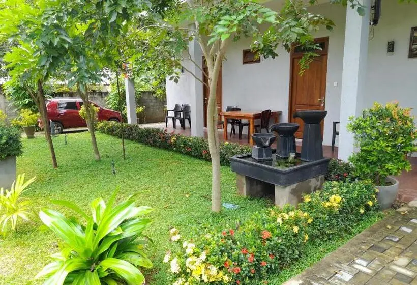 اتاق لوکس خانوادگی, Sanhida Polonnaruwa
