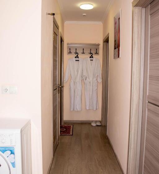 اتاق لوکس, A&g Apart