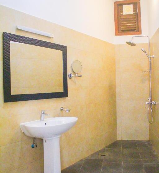 Номер Стандарт Вид на Горы, Camellia Rise