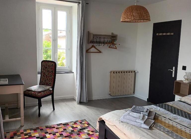 带大床的标准间, Le Relais Du Fraysse   Chambres D Hôtes