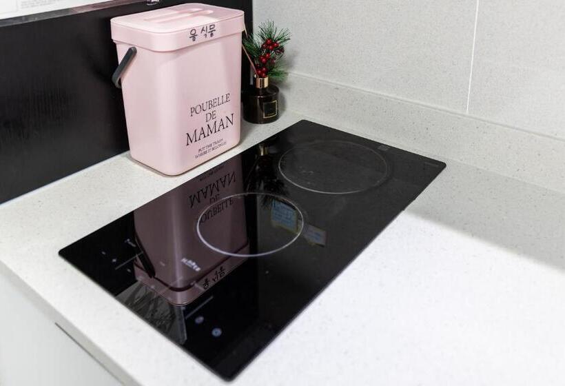 キングサイズベッドのスタンダードルーム, Feel At Home 동성로스타 비앤비