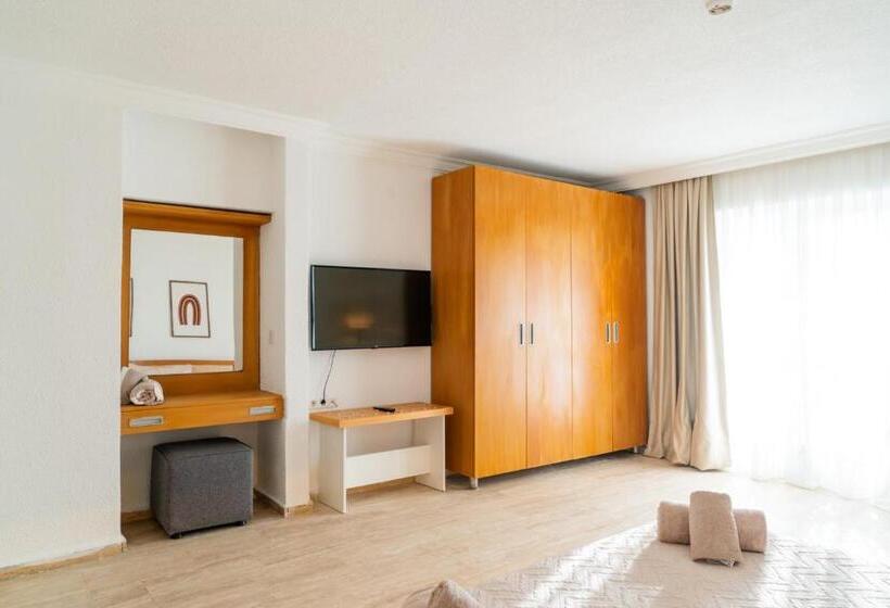 Семейный Номер, Regulus Beach Resort