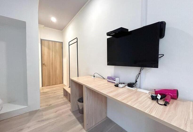 اتاق استاندارد چهار تخته, Yan Bin