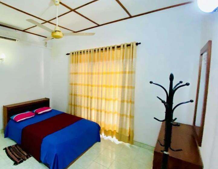 Номер Стандарт, Punchi Walawwa Holiday Bungalow