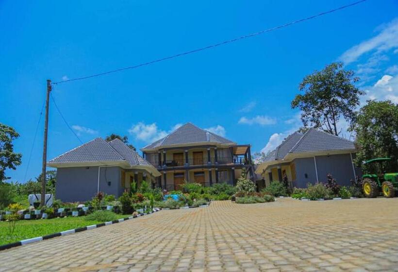 سوییت لوکس, Mt. Rwenzori Golf Resort & Spa