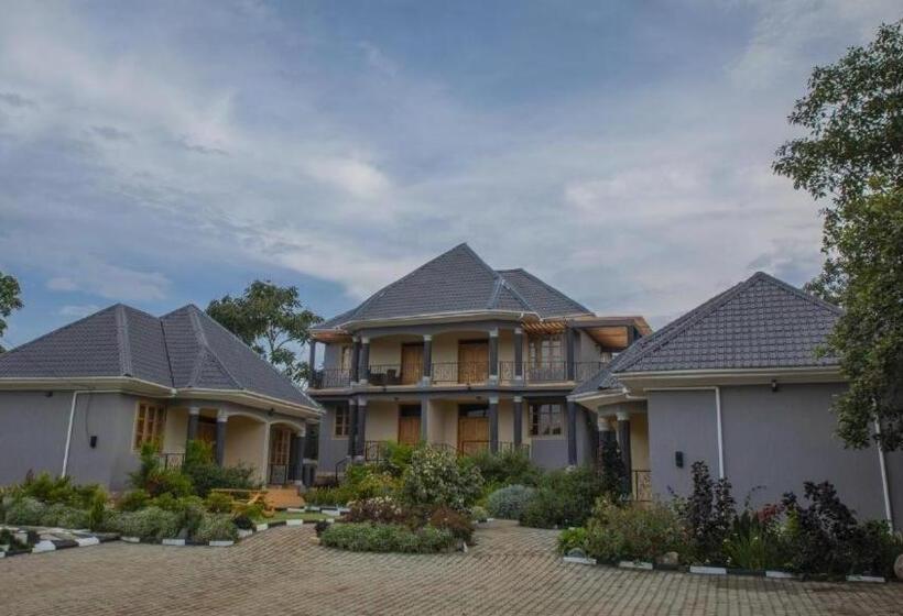 سوییت لوکس, Mt. Rwenzori Golf Resort & Spa