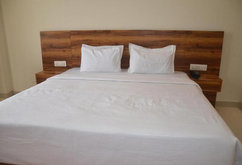 اتاق استاندارد با بالکن, Royal Heritage Resort Pilibhit