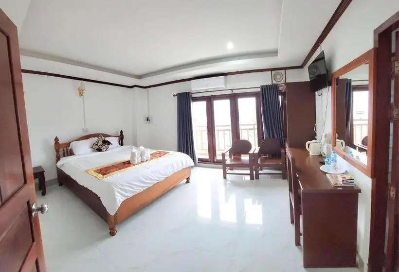 اتاق لوکس با بالکن, Vangvieng Sisavang Mountain View