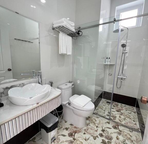 اتاق استاندارد با چشم‌انداز کوهستان, Paris Hotel Châu đốc