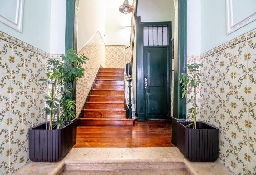 اتاق ساده سه نفره, Arroios   Third Floor