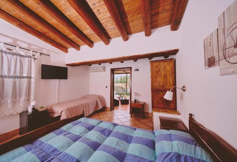 Standard Triple Room with Terrace, B&b Casale Degli Ulivi