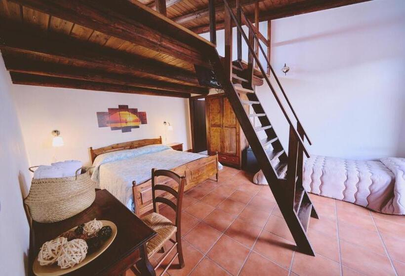 Standard Triple Room with Terrace, B&b Casale Degli Ulivi