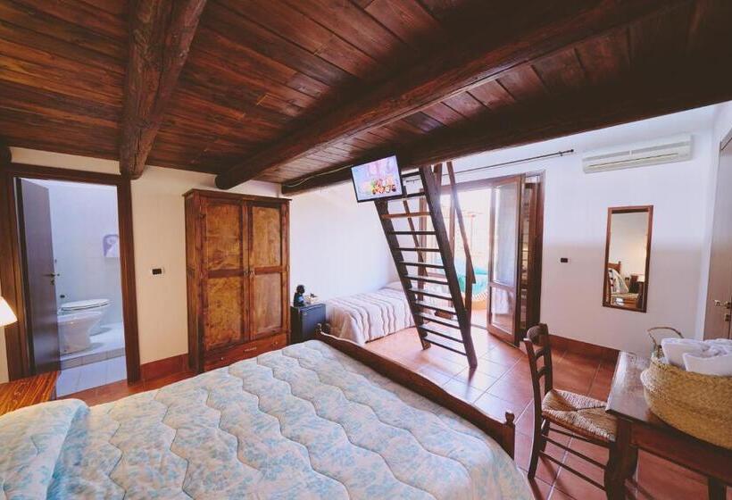 Standard Triple Room with Terrace, B&b Casale Degli Ulivi