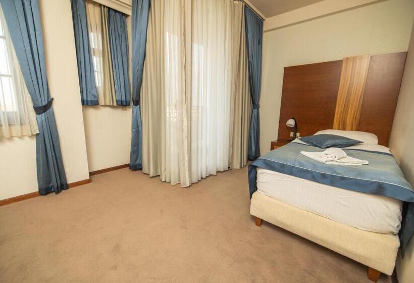 اتاق استاندارد یک نفره, Etno Selo Stanišići Hotel Ras