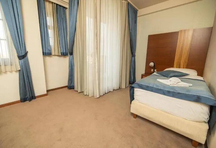 اتاق استاندارد یک نفره, Etno Selo Stanišići Hotel Ras