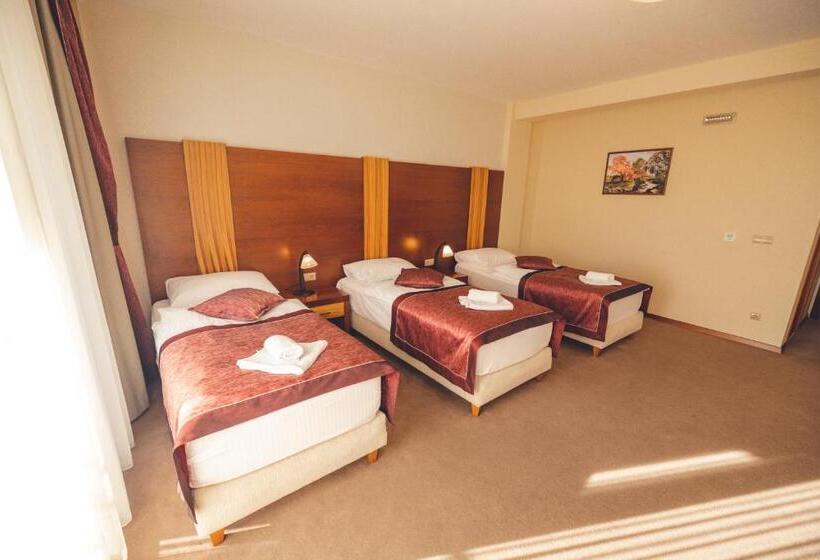 اتاق استاندارد سه نفره, Etno Selo Stanišići Hotel Ras