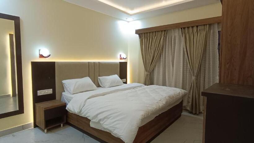 חדר דלוקס, The Banaras