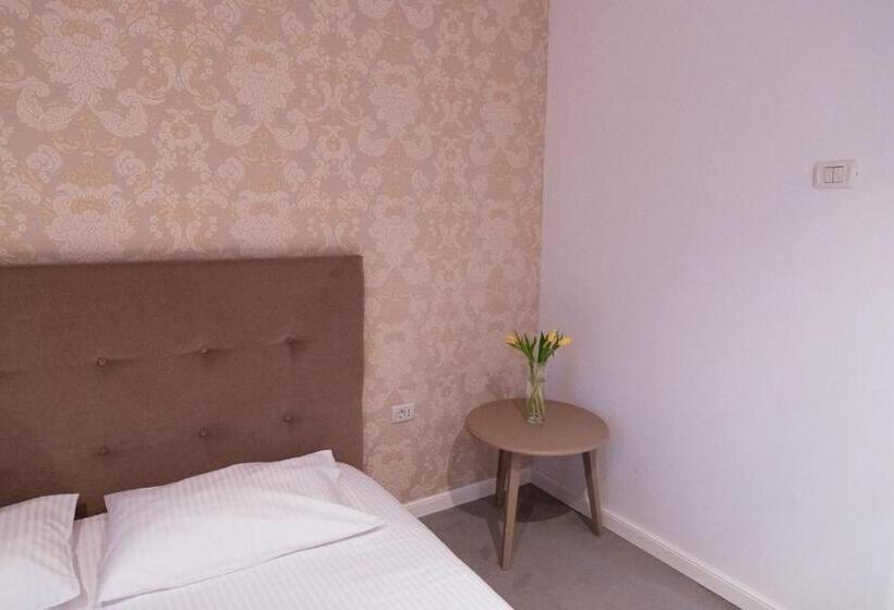 キングサイズベッドのスタンダードルーム, Pensiunea Mira