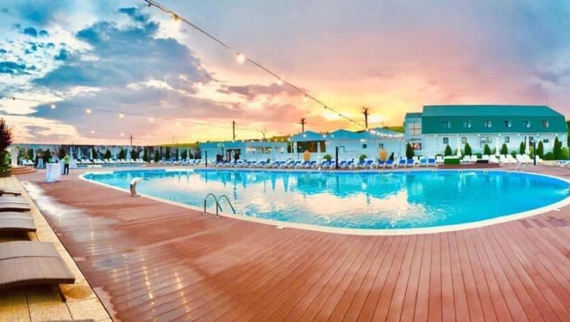 プールビュースタンダードルーム, Pensiunea Mira