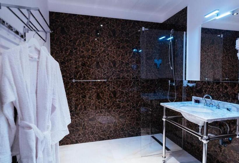 プールビュースタンダードルーム, Pensiunea Mira