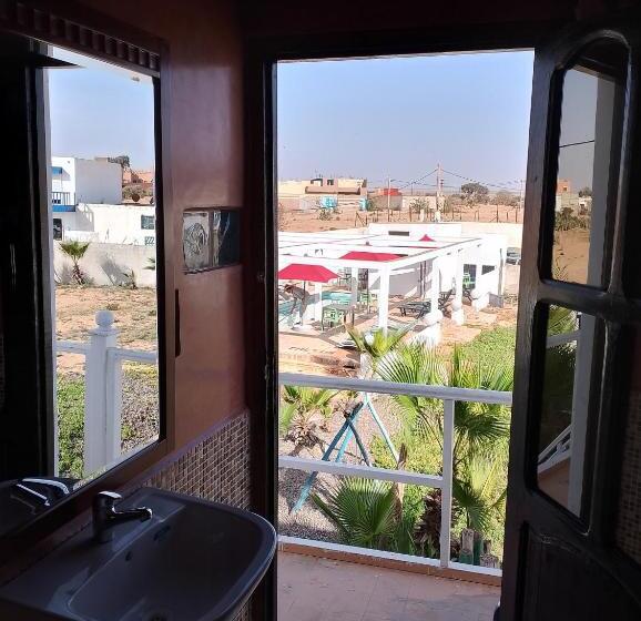 Трехместный Номер Стандарт Вид на Бассейн, Riad Ocean Beach Douira