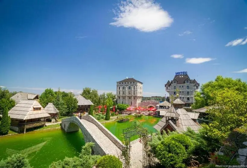 اتاق استاندارد یک نفره, Etno Selo Stanišići Hotel Pirg