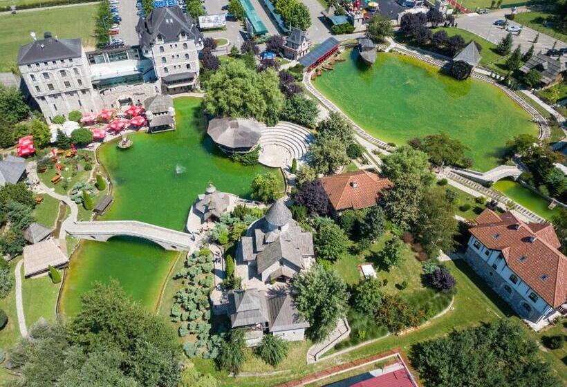 اتاق استاندارد سه نفره, Etno Selo Stanišići Hotel Pirg