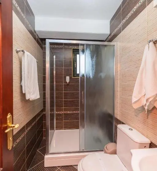 اتاق استاندارد سه نفره, Etno Selo Stanišići Hotel Pirg