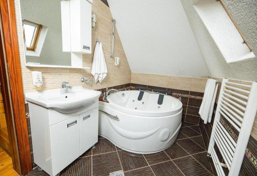 سوییت خانوادگی, Etno Selo Stanišići Hotel Pirg