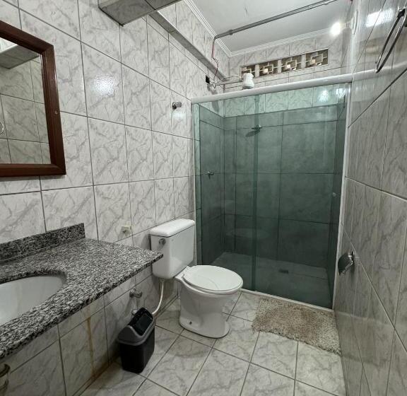 חדר סטנדרט לשלושה, Lize Prime