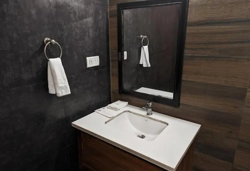 Suite, Seaside Serenity Resort
