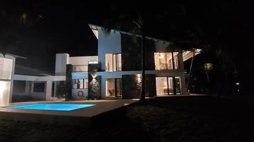 اتاق استاندارد با بالکن, Canari Waterfront Villas