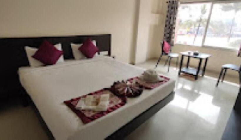 スイート, The Hotel Relax , Kankavli