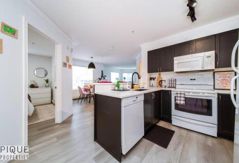 דירת שני חדרים, The Neon Palace   Kingbed   Fireplace   Netflix   Ug Park