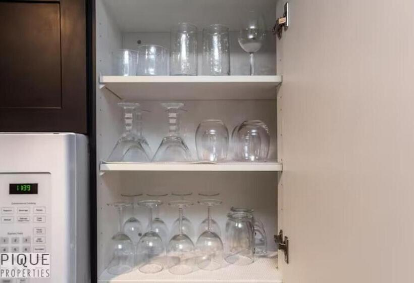 דירת שני חדרים, The Neon Palace   Kingbed   Fireplace   Netflix   Ug Park