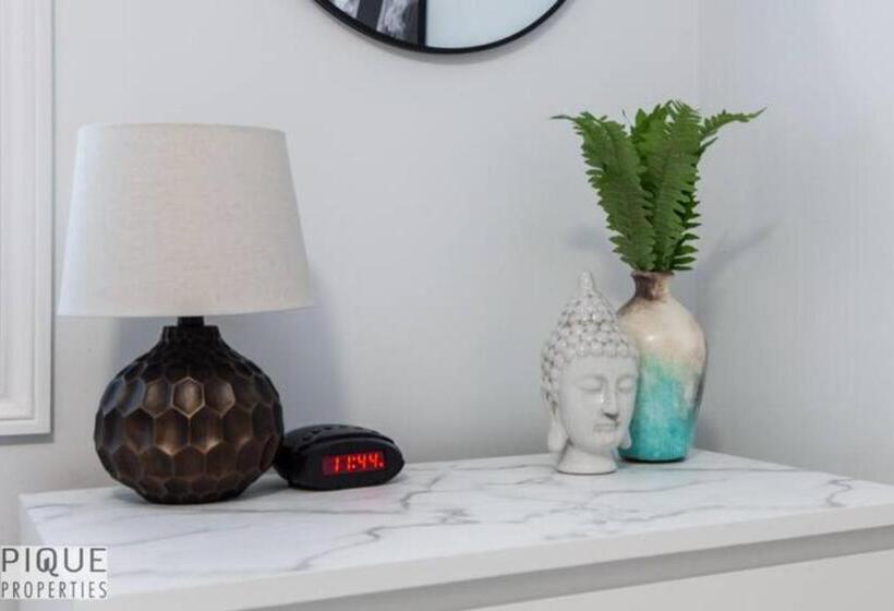 דירת שני חדרים, The Neon Palace   Kingbed   Fireplace   Netflix   Ug Park