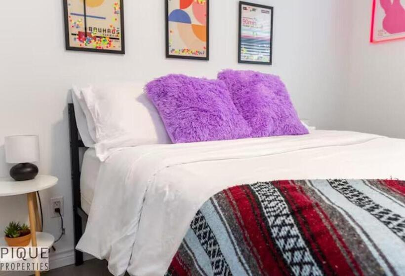 דירת שני חדרים, The Neon Palace   Kingbed   Fireplace   Netflix   Ug Park