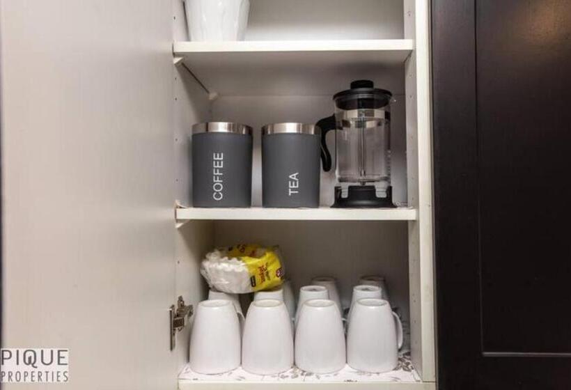 דירת שני חדרים, The Neon Palace   Kingbed   Fireplace   Netflix   Ug Park