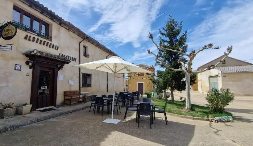 Vuode Makuusalissa, Albergue Laganares   Pilgrims Hostel