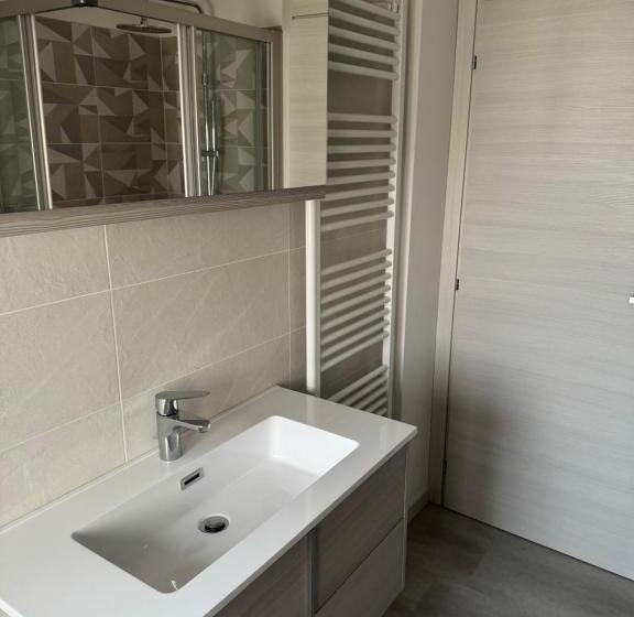 اتاق استاندارد یک تخته با سرویس بهداشتی مشترک, Giagi B&b