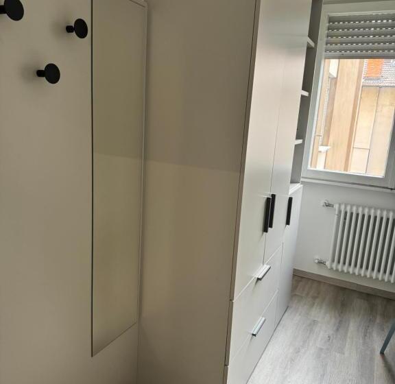 اتاق استاندارد یک تخته با سرویس بهداشتی مشترک, Giagi B&b