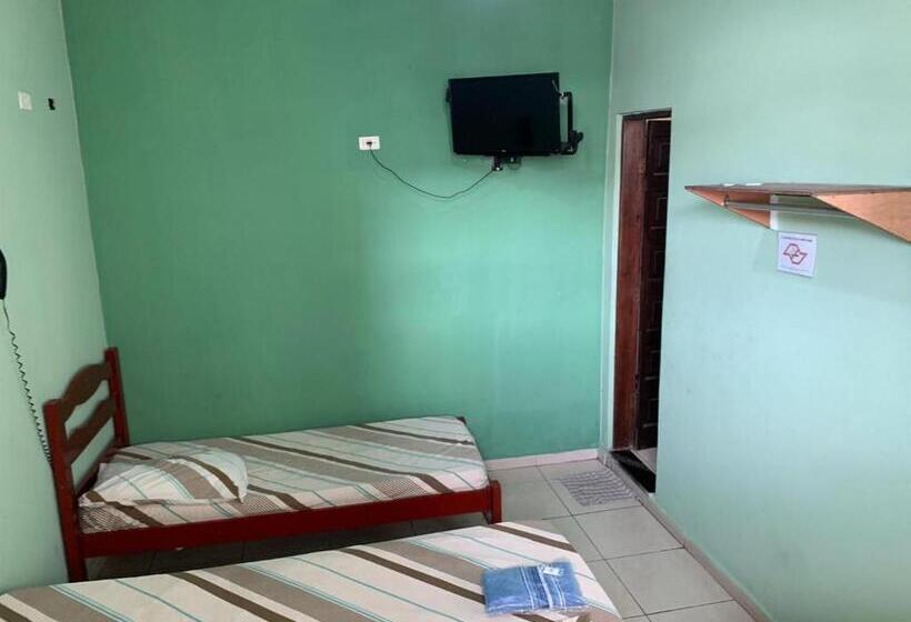 标准三人间, Vila De São Vicente