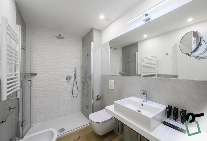 اتاق استاندارد, Hotiday Hotel Tirrenia