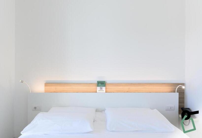 اتاق استاندارد, Hotiday Hotel Tirrenia