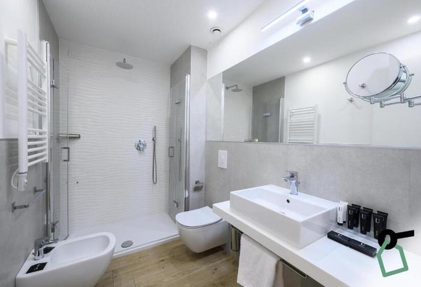 اتاق راحتی سه تخته, Hotiday Hotel Tirrenia